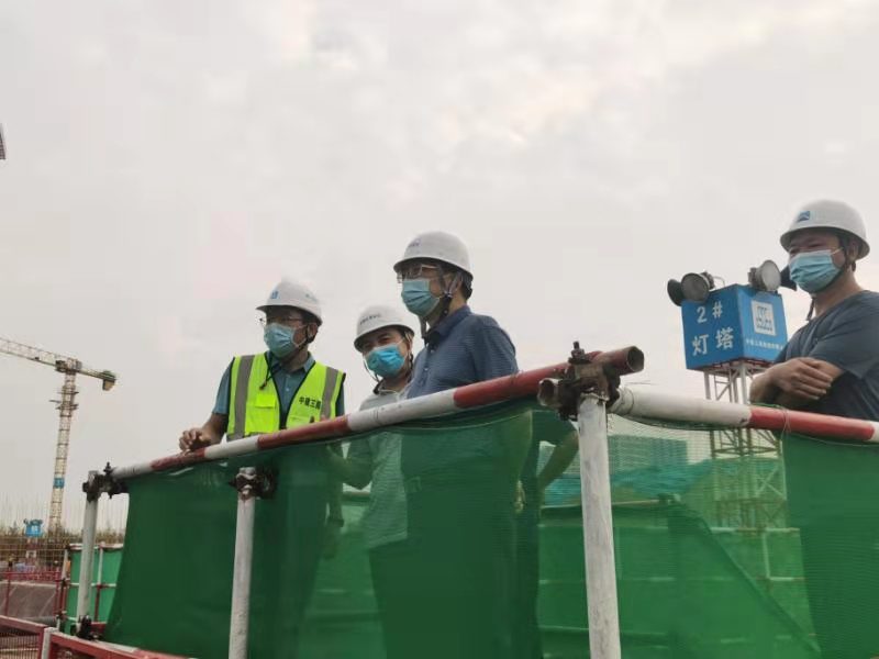 航空港区管委会领导调研郑州外国语学校航空港区新校区项目建筑